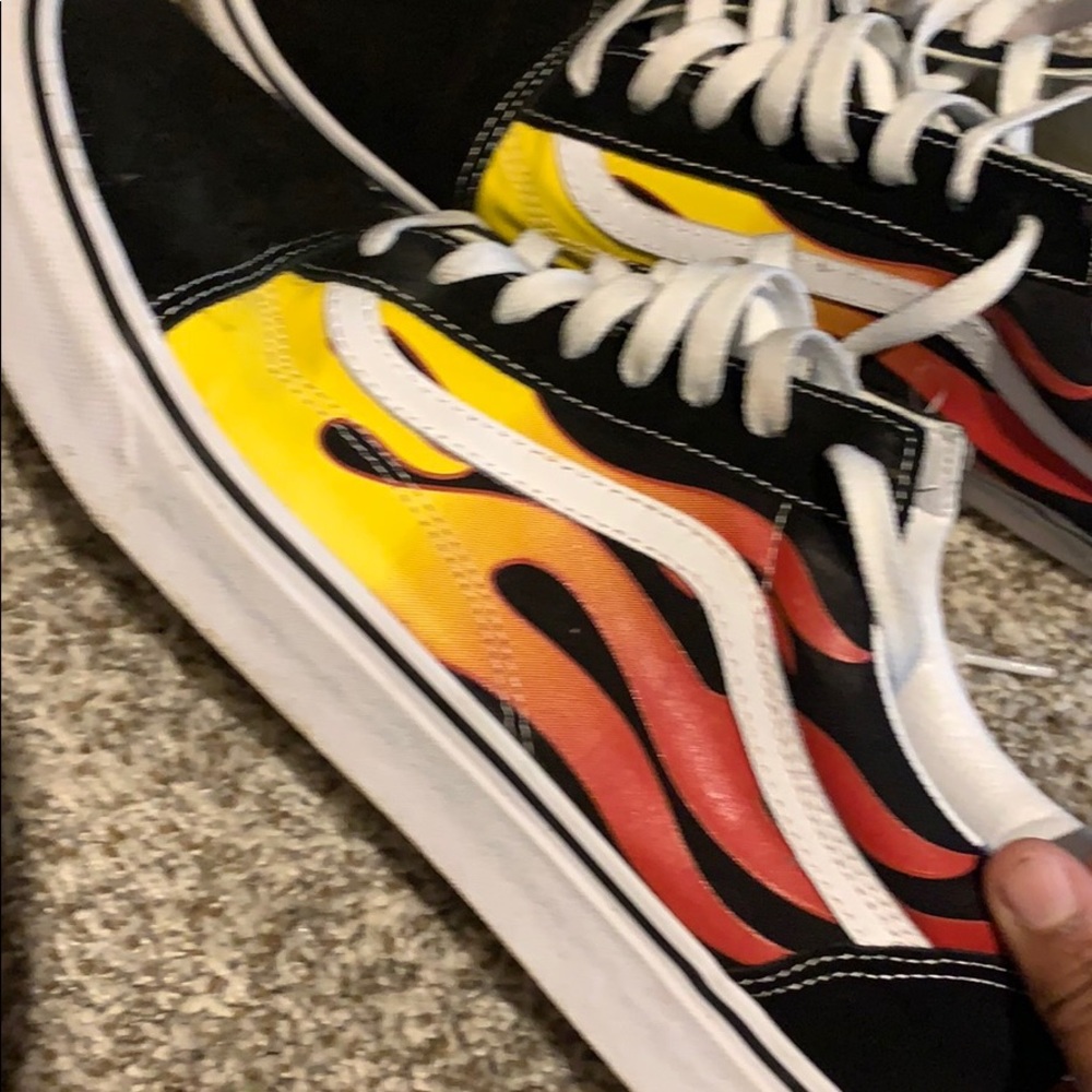 VANS - Picture 2 of 3